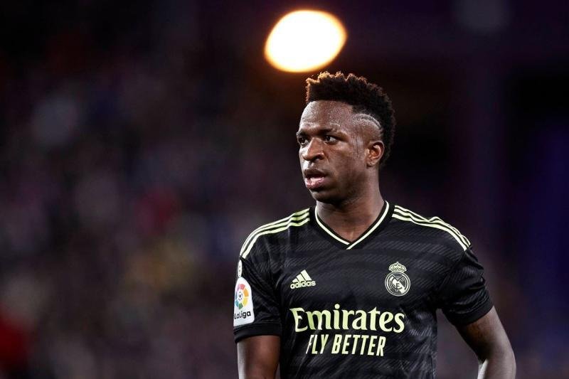 ذا أثلتيك: أزمة التجديد مع ريال مدريد تقرب فينيسيوس من أرسنال