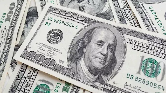 الدولار يقترب من أعلى مستوى في شهر مع ترقب قرار الفيدرالي