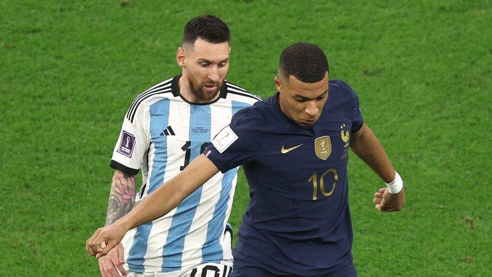 مبابي وميسي على رأس التشكيل الأفضل في كأس العالم 2026