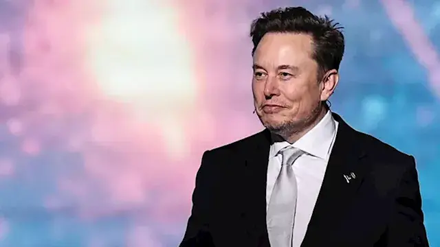 كيف خسر إيلون  ماسك نصف قيمة ثروته في أيام قليلة؟
