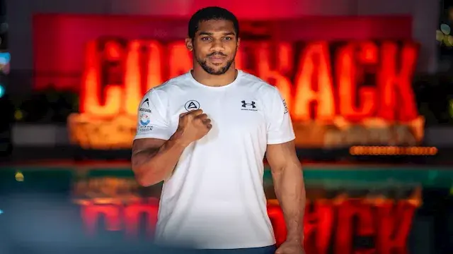 نجوم "The Comeback" يتألقون في حفل الوصول الكبير بجدة قبل ليلة الملاكمة العالمية السبت
