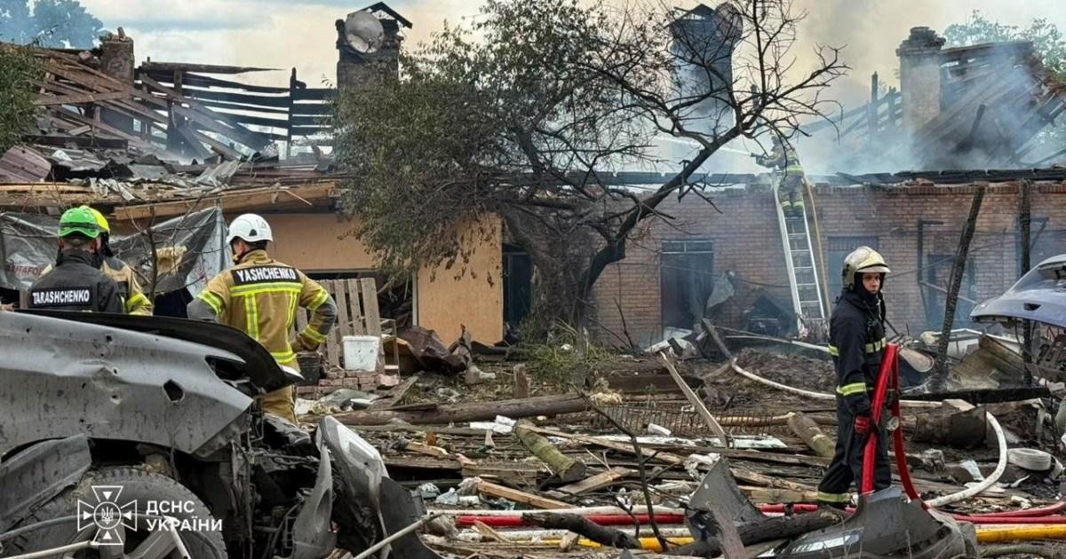 One killed in Russian missile strikes on Kyiv, day after Zelenskyy warning