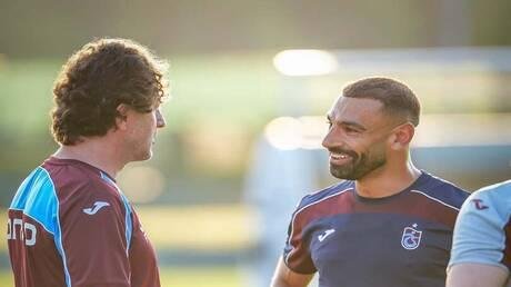 تفاصيل اللقاء الأول بين مدرب طرابزون سبور ومحمد صلاح (صور)
