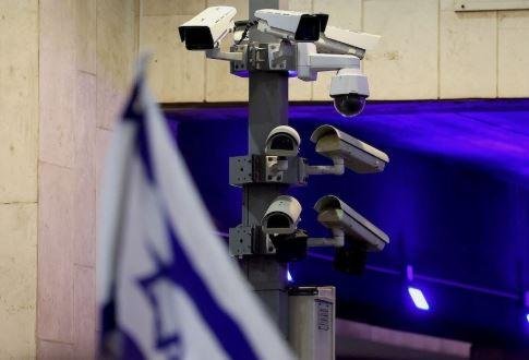 تقرير أمريكي: الاحتلال حوّل الفلسطينيين إلى حقل تجارب لتقنيات المراقبة والذكاء الاصطناعي