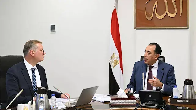 كشف جديد.. مدبولي يتابع مع وزير البترول المشروعات الاستراتيجية
