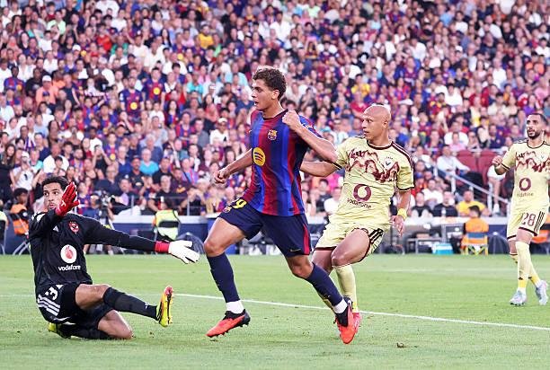 150 مليون يورو.. برشلونة يتحرك لتحصين حمزة عبد الكريم بعد تألقه