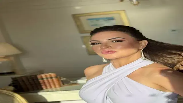 ريهام عبد الغفور تتألق بفستان أبيض شبكي.. ما سر اللوك؟
