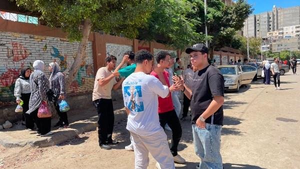 الاجتهاد والدعم النفسي سر النجاح .. يارا أيمن «عاشر الجمهورية أدبي» تروي قصة تفوقها ولحظة تلقيها النتيجة