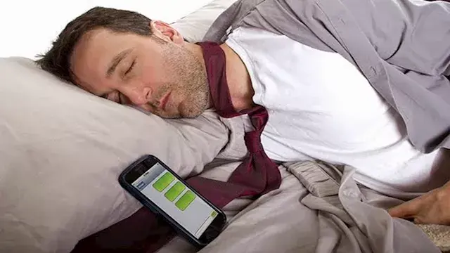 بعد إصابة شاب بحروق أثناء نومه.. 5 نصائح تحمي هاتفك من الاشتعال