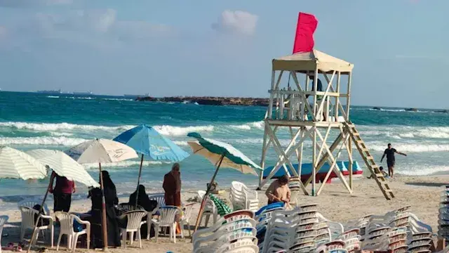 الإسكندرية ترفع الكارت الأحمر.. تحذير لرواد الشواطئ من ستانلي إلى العجمي- صور