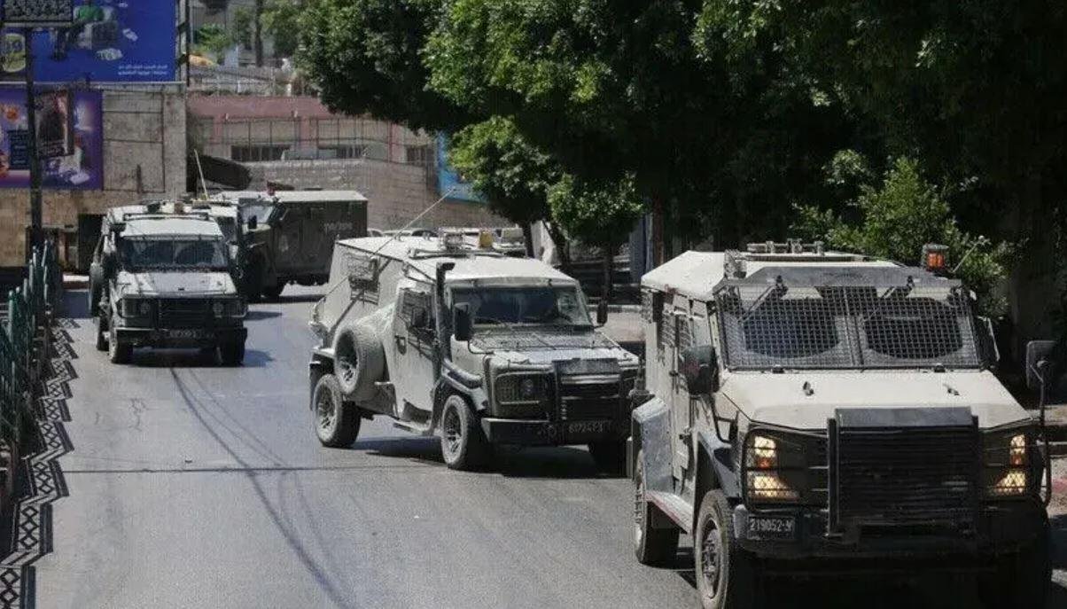 بينهم أسرى محررون وصحفي.. إسرائيل تعتقل 25 فلسطينيا بالضفة