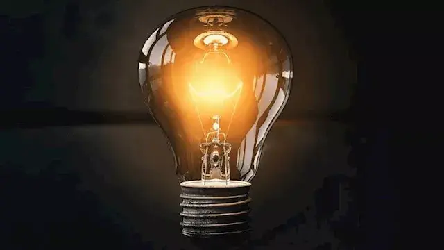 المصباح الكهربائي .. قصة الاختراع الذي غير حياة البشر