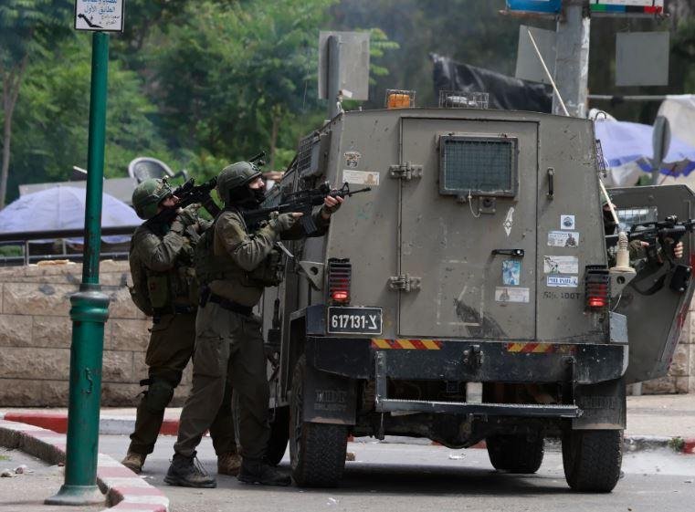 الضفة.. إصابة 5 فلسطينيين واعتقال شابين بهجمات واقتحامات إسرائيلية