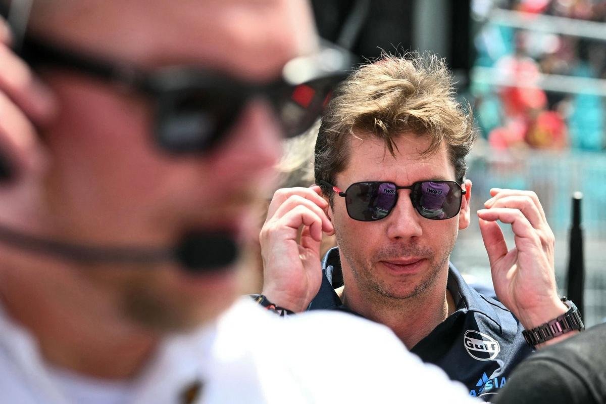 Former F1 team boss sets James Vowles deadline to turn Williams around: "Going backwards"