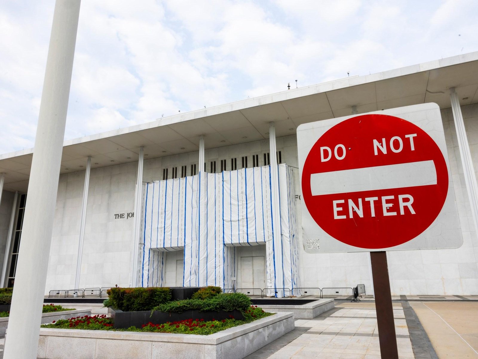 Kennedy Center agrees not to restore Trump’s name before September 8
