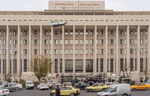 مصرف سوريا يعلن بدء سحب العملة القديمة ويعطلها قانونيا