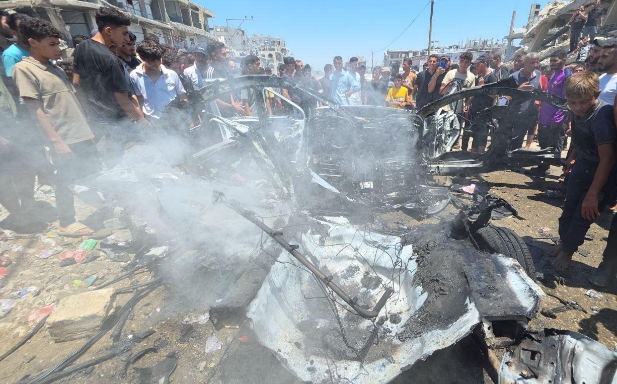 14 مصابا بينهم أطفال ونساء في غارة للاحتلال على مركبة بمدينة غزة