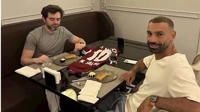 "بسعر خيالي".. كم تبلغ قيمة ساعة محمد صلاح التي ظهر بها مع رامي عباس؟