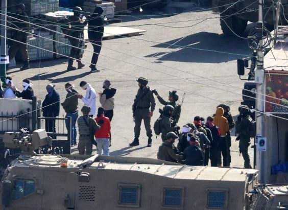 هيئة فلسطينية: سوء الطعام ونقص الملابس يفاقمان معاناة أسرى سجن النقب