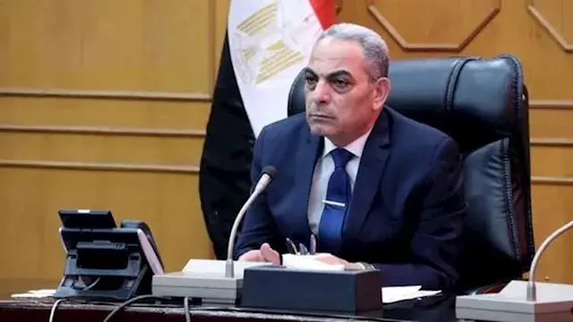 وصول محافظ الإسماعيلية لمستشفى القصاصين للاطمئنان على مصابي "حادث الدواويس"