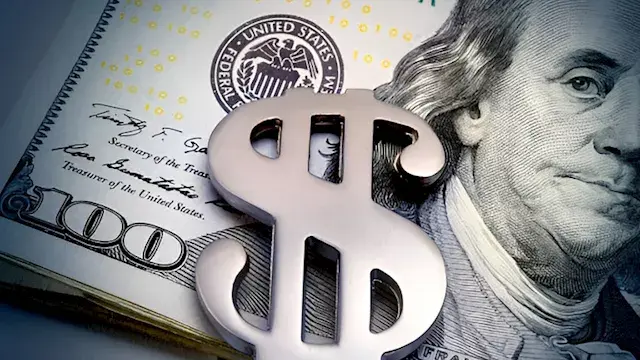 حتى 25 قرشا.. سعر الدولار يتراجع مقابل الجنيه في 10 بنوك خلال أسبوع