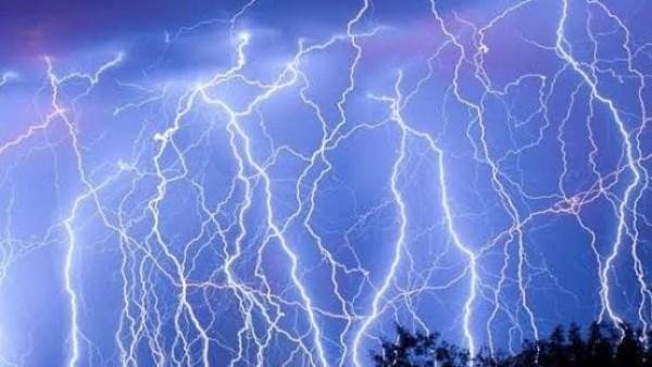 إصابة 9 أشخاص في صاعقة تضرب مطار بفنزويلا