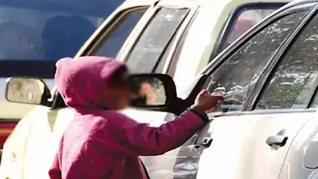 ضبط 6 أشخاص لاستغلال 10 أطفال في التسول وبيع السلع بالجيزة