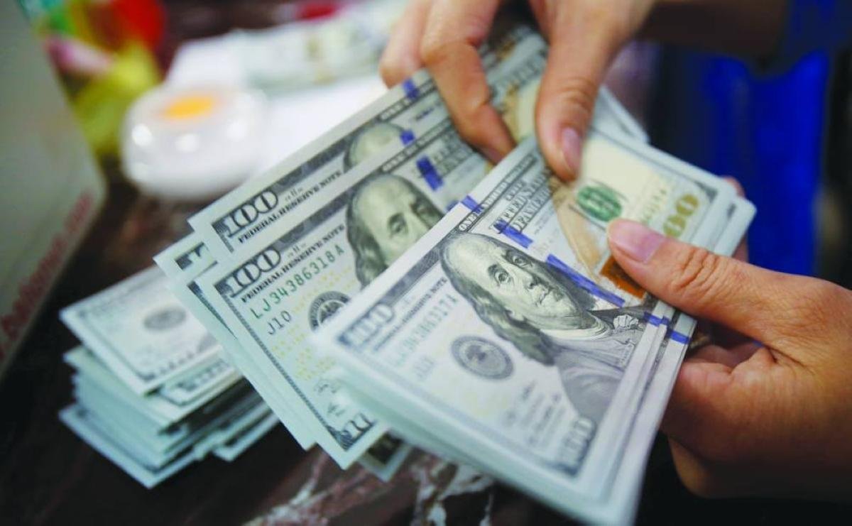 Dollar gains as US-Iran conflict intensifies