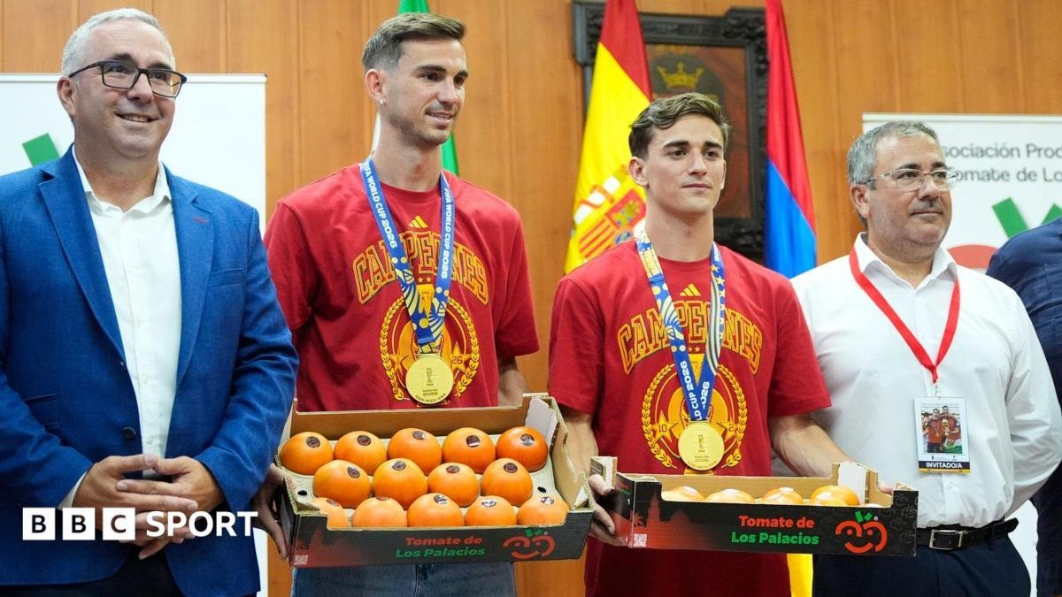 Ruiz & Gavi's reward for World Cup win... 150kg of tomatoes