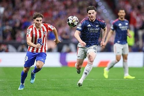 سيميوني يحسم مستقبل جوليان ألفاريز مع أتلتيكو مدريد