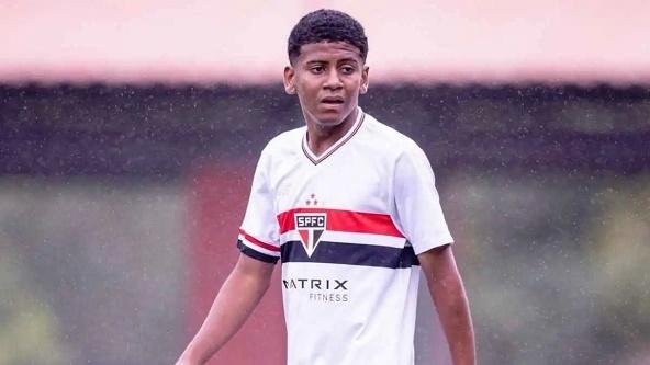 مأساة في البرازيل.. وفاة لاعب شاب بعد إصابته بطلق ناري
