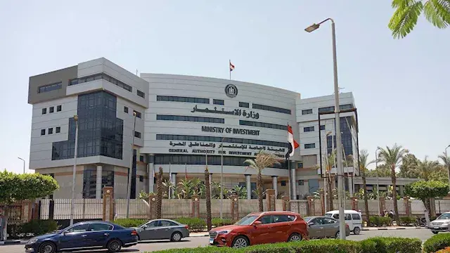 "الاستثمار" تبحث مع غرفة تجارة عُمان فرص التوسع بين البلدين