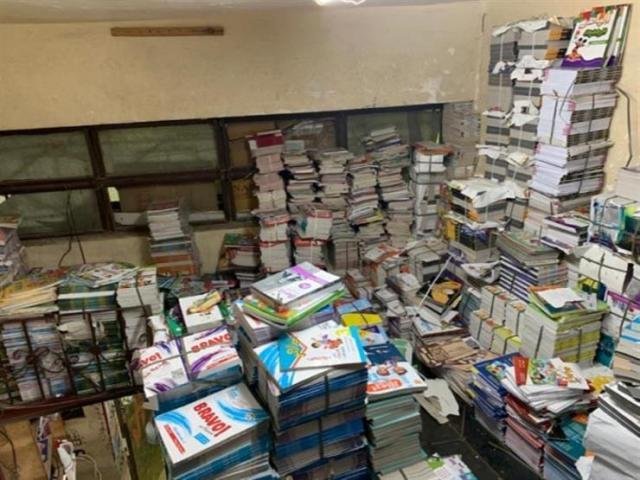 ضبط 3 آلاف كتاب دراسي بدون تفويض داخل مكتبة في الجيزة