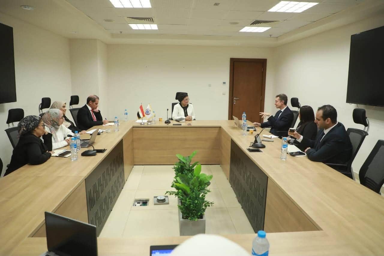 نائب وزير الصحة تبحث سبل تعزيز التعاون مع الوكالة الفرنسية للتنمية وإكسبيرتيز فرانس للارتقاء بجودة خدمات الصحية