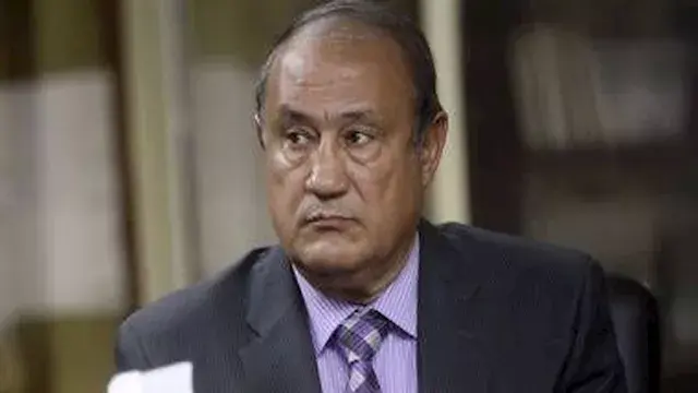 اللواء علاء مقلد يصل عزاء الدهشوري حرب بمسجد الشرطة (فيديو)