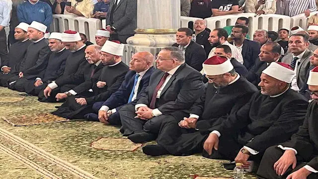وزير الأوقاف ومحافظ القاهرة ونقيب الأشراف يفتتحون مسجد سيدنا الحسين