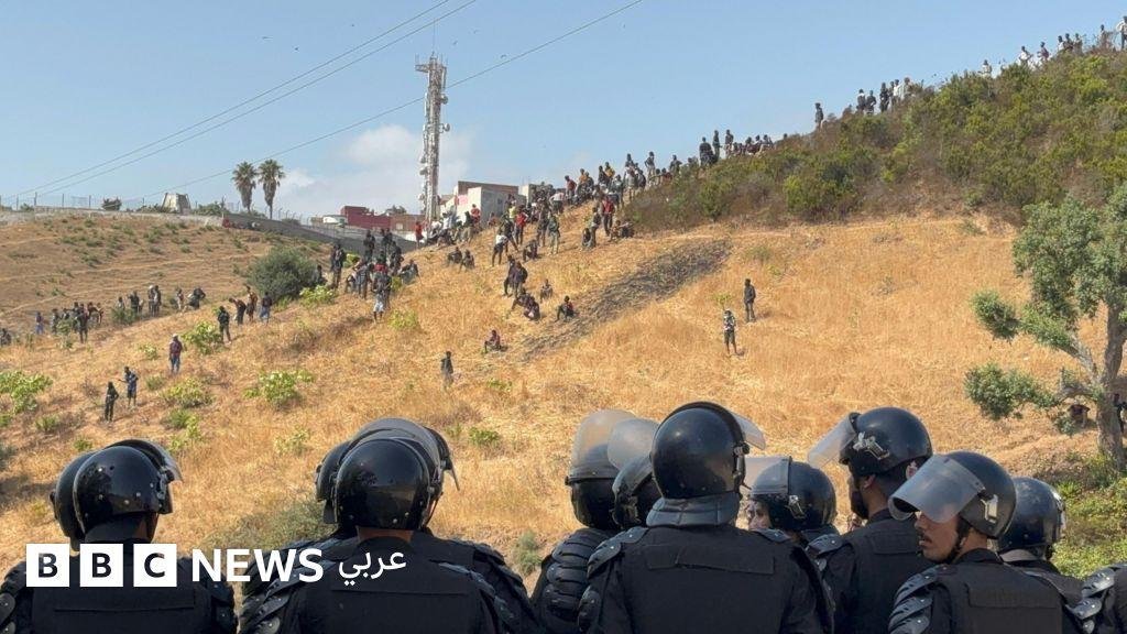 تقارير: المغرب يوقف عشرات المهاجرين أثناء محاولتهم العبور إلى سبتة