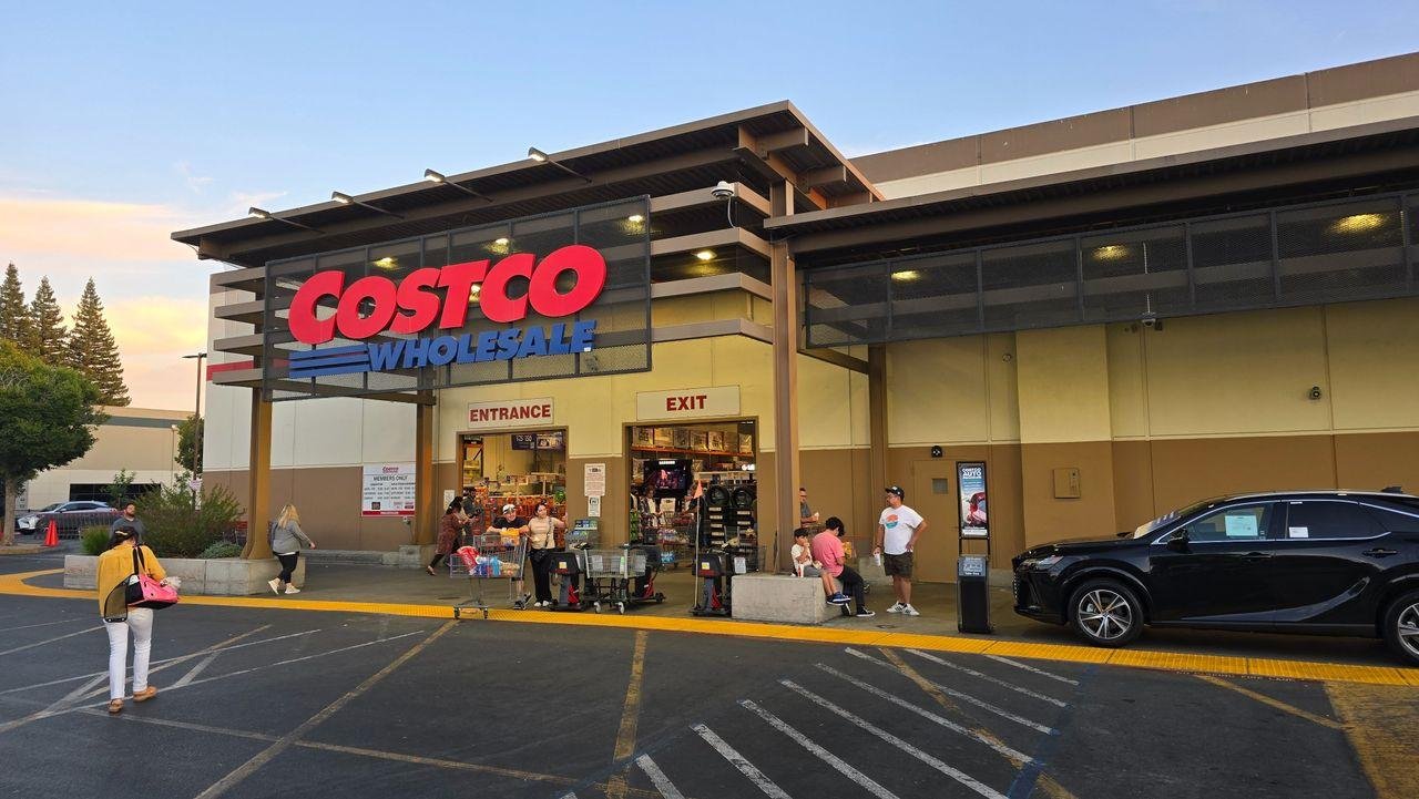 Lucky PC gamer scoops insane $1,140 9800X3D PC at Costco while shopping for rotisserie chicken — iBuyPower prebuilt with 32GB RAM and RTX 5070 was a display unit discount