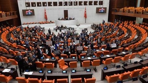 البرلمان التركي يناقش مشروع قانون لعفو مشروط عن آلاف المسلحين الأكراد