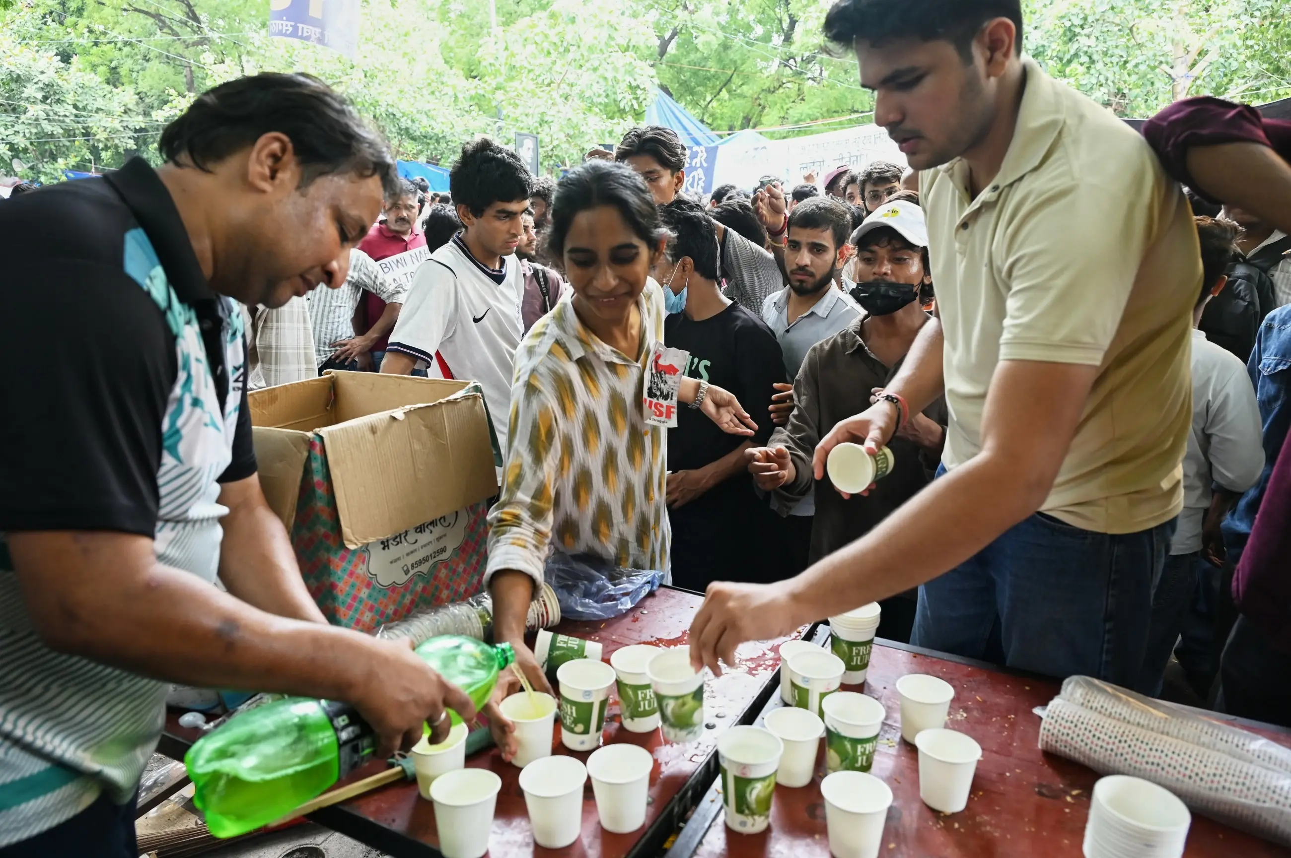 Supporters across India send food via delivery apps to sustain the 'Cockroach' protest