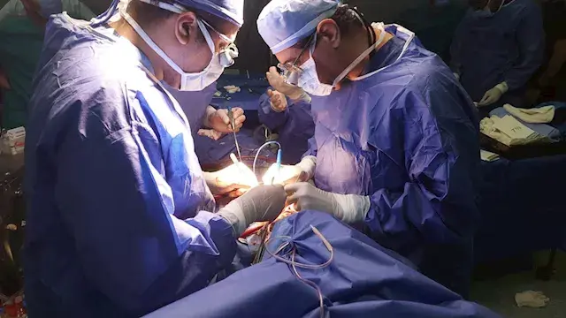 نجاح عملية استئصال الطحال بالمنظار لطفل مصاب بتكور كرات الدم بالإسماعيلية