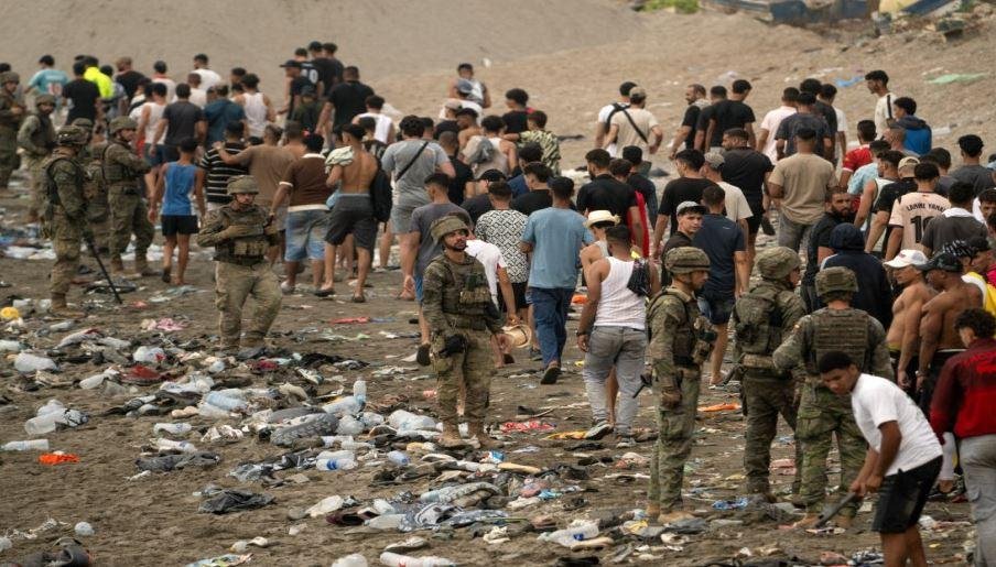 المغرب يعلن تدفق نحو 40 ألف شخص إلى سبتة ووفاة 11