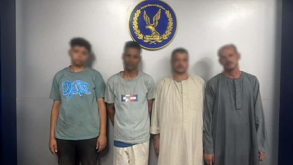 الداخلية: ضبط 4 متهمين بذبح 9 حمير في سوهاج للحصول على الجلود