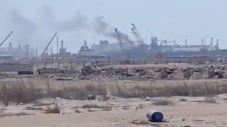 مصر تؤكد استهداف سفينة الغاز في ميناء دمياط بطائرة مسيرة