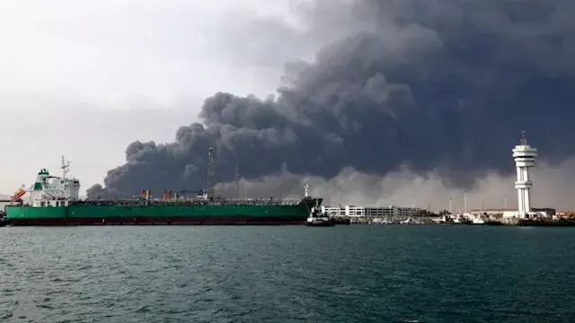 أضرار طفيفة بسفينة سعودية إثر هجوم في البحر الأحمر