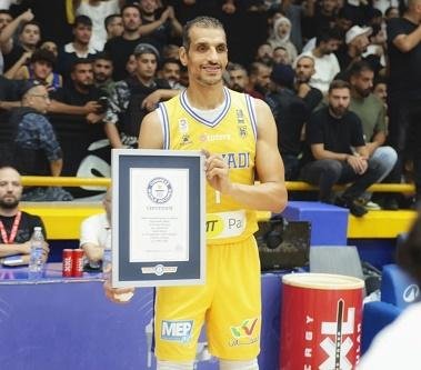 إسماعيل أحمد يدخل موسوعة جينيس كأكبر لاعب كرة سلة يحقق «تريبل دابل»