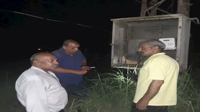 استجابة عاجلة تنهي أزمة على طريق "الديبة - إبشان" بكفر الشيخ (صور)