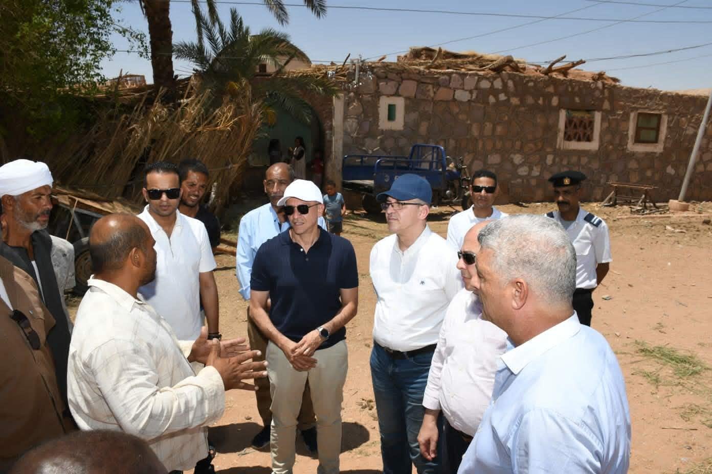 محافظ أسوان يوجه بتلبية مطالب أهالي توماس وعافية وتحسين الخدمات