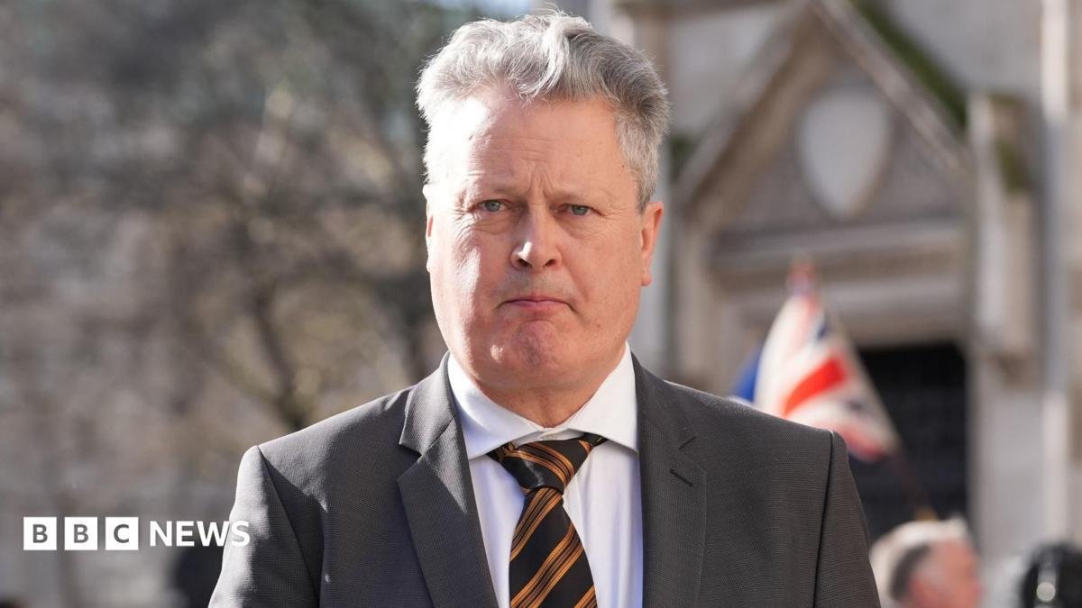 MI5 to pay damages for illegal surveillance of journalist's phone