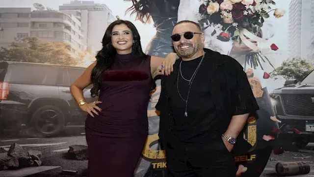 ياسمين عبدالعزيز تحتفل بـ نفاد تذاكر فيلم خلي بالك من نفسك